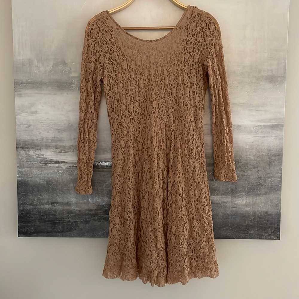 Adorable lace dress (2 layers).  Perfect color compliment for various looks!